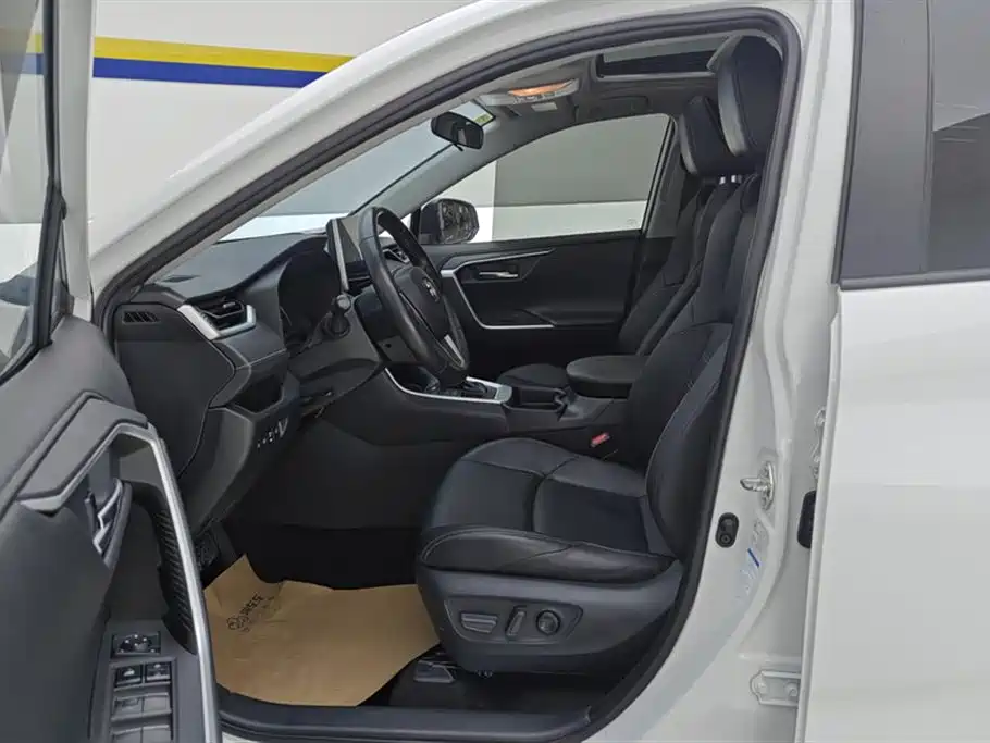 Toyota Wildlander 2022 2.0L CVT AWD Luxury Edition фото 9