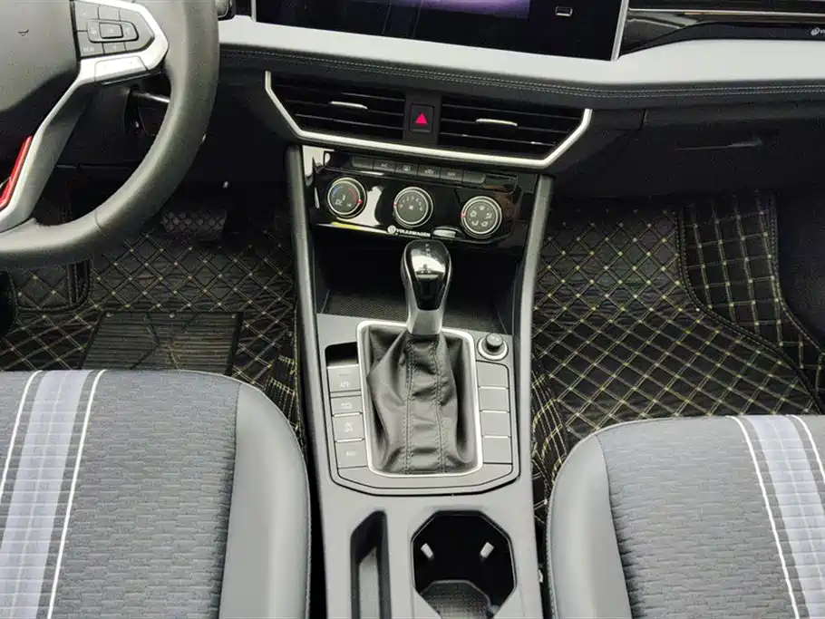 Volkswagen Sagitar 2024 300TSI DSG Flying Edition фото 16