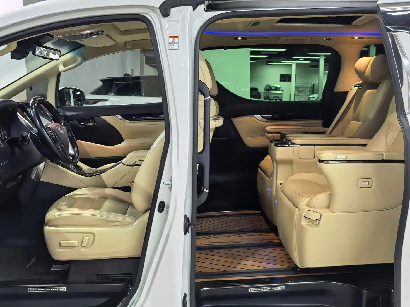 Toyota Vellfire 2021 Crown Hybrid 2.5L HV Premium Edition фото 9