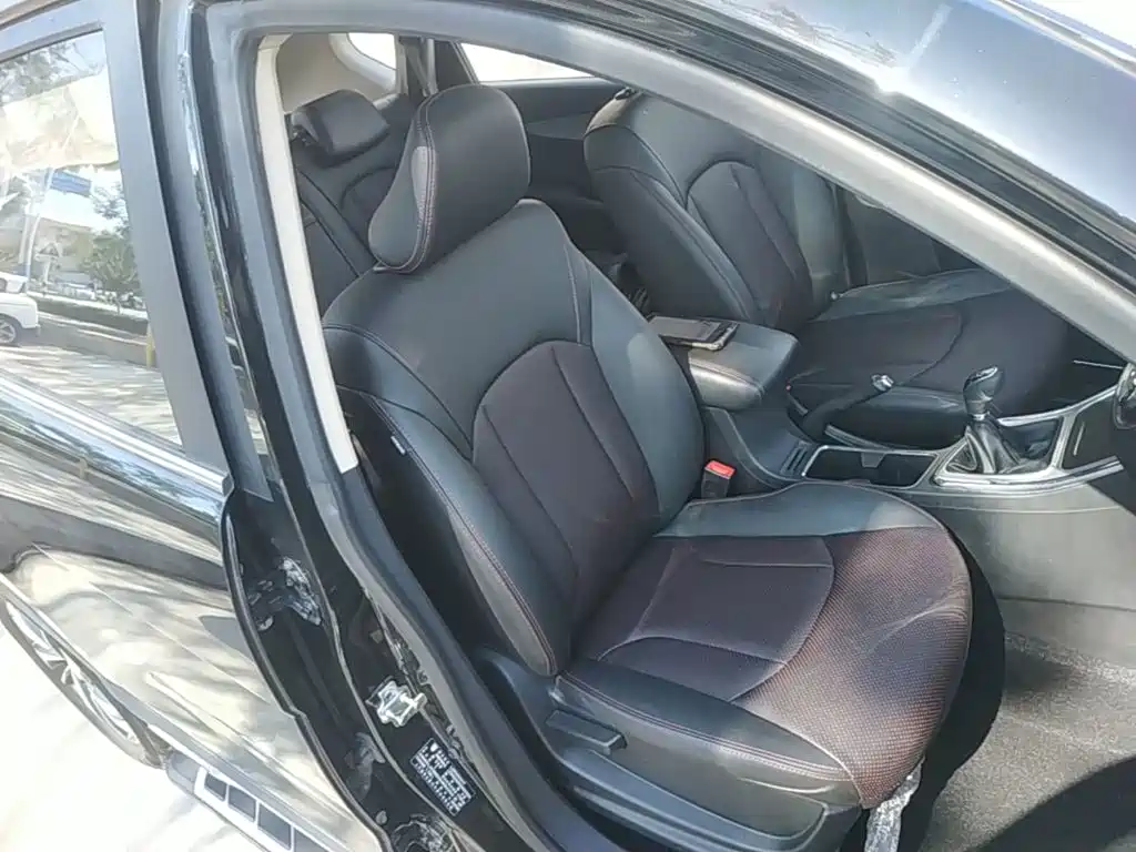 Baojun 560 2016 2015 1.8L Manual Luxury