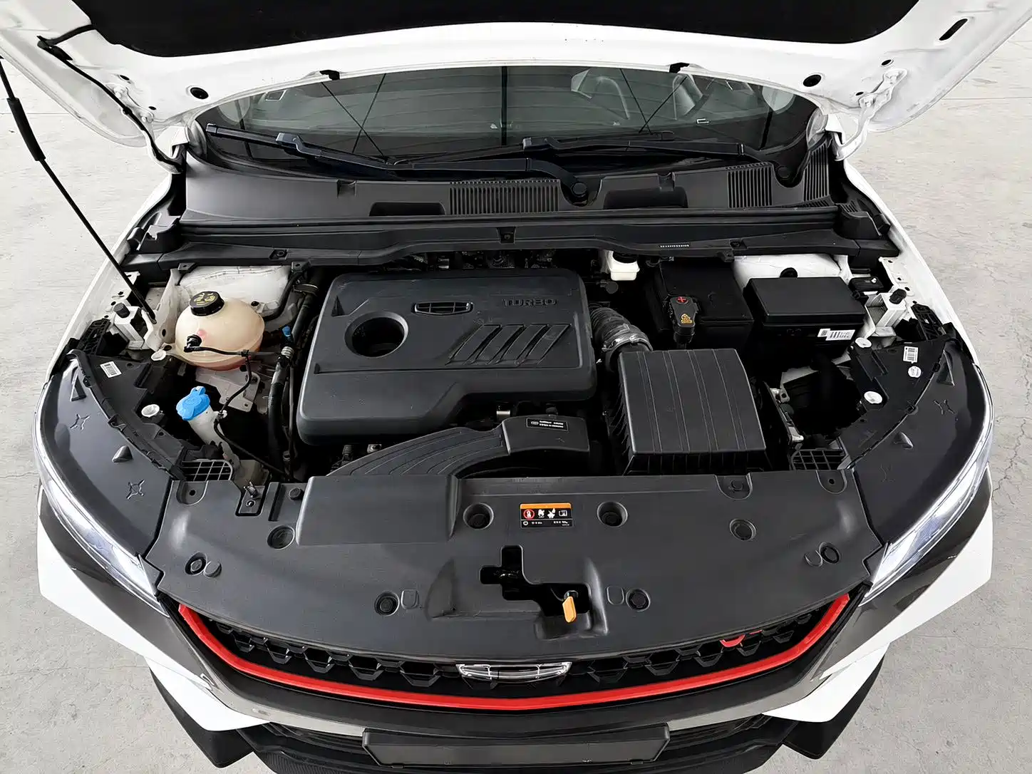 Фото 10 - Geely Coolray