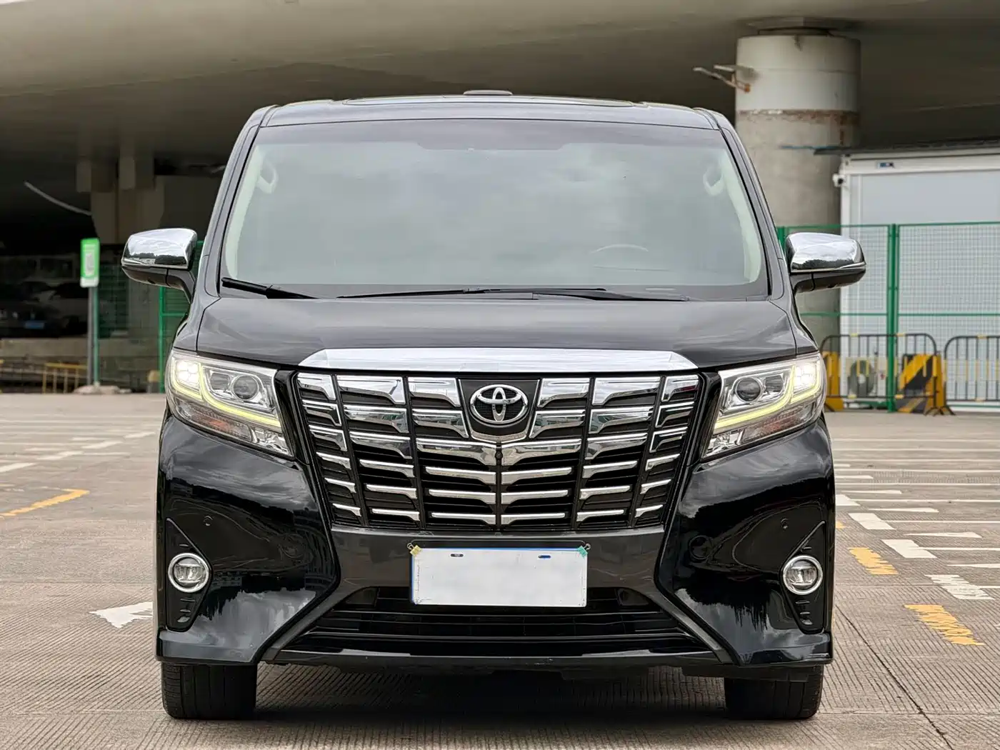 Toyota Alphard 2018 3.5L Premium фото 2