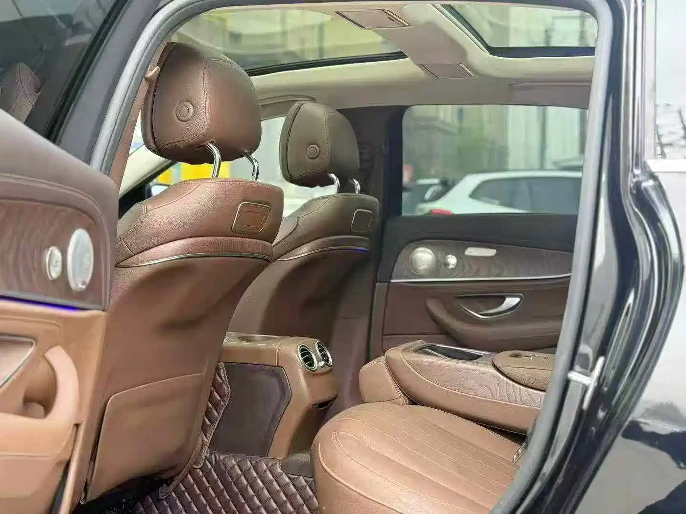 Mercedes-Benz E-Class 2017 Model E 320 L 4MATIC фото 5