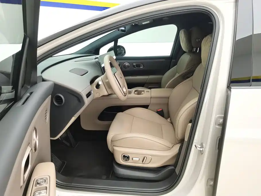 Li Auto i6 2026 2025 4WD Base Model