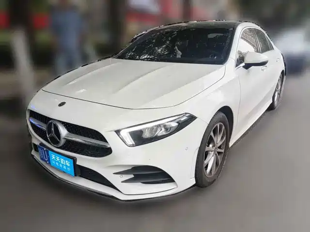 Mercedes-Benz A-Class 2022 Facelift A 200 L Sport Sedan Fashion Style — фото 1
