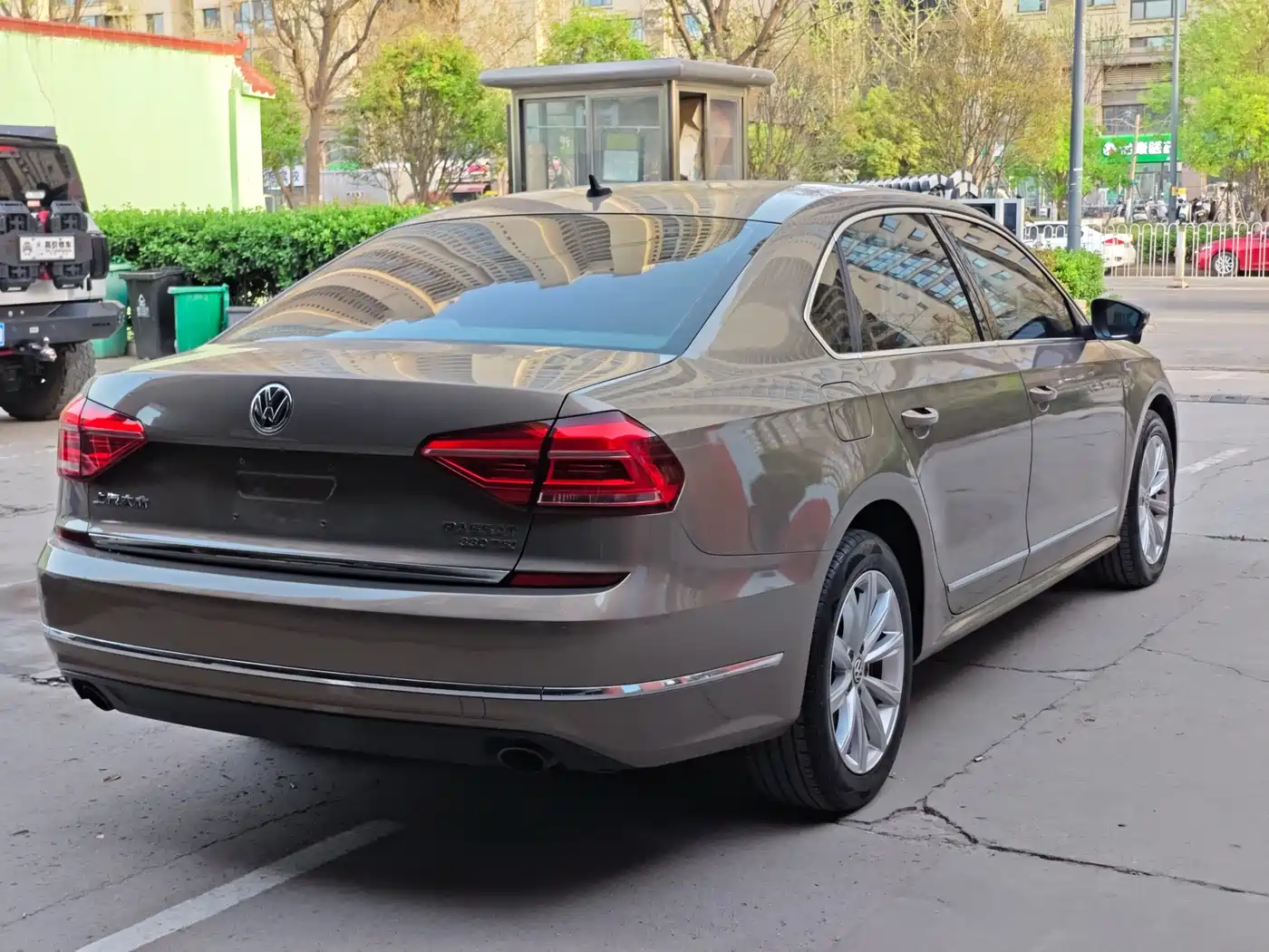 Volkswagen Passat 2017 330TSI DSG Luxury фото 9