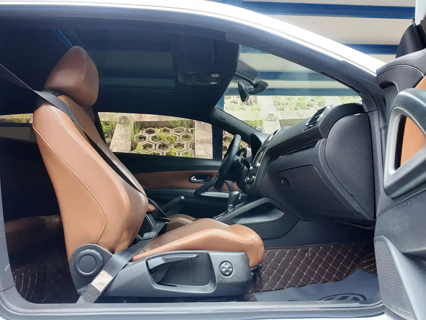 Volkswagen Scirocco 2011 Model R 2.0TSI фото 11