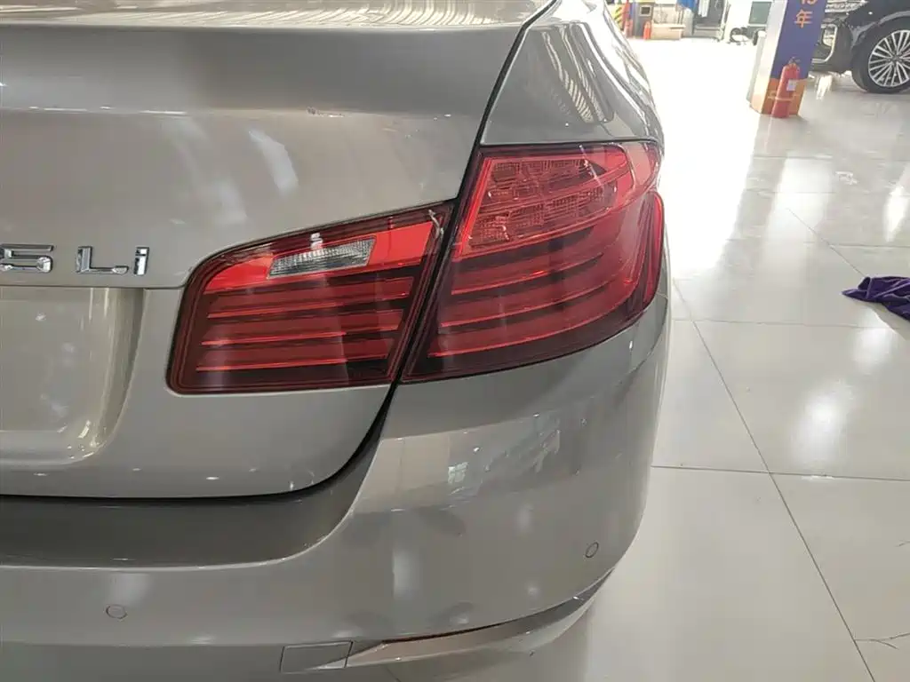 BMW 5 Series 2014 525Li Leading фото 8