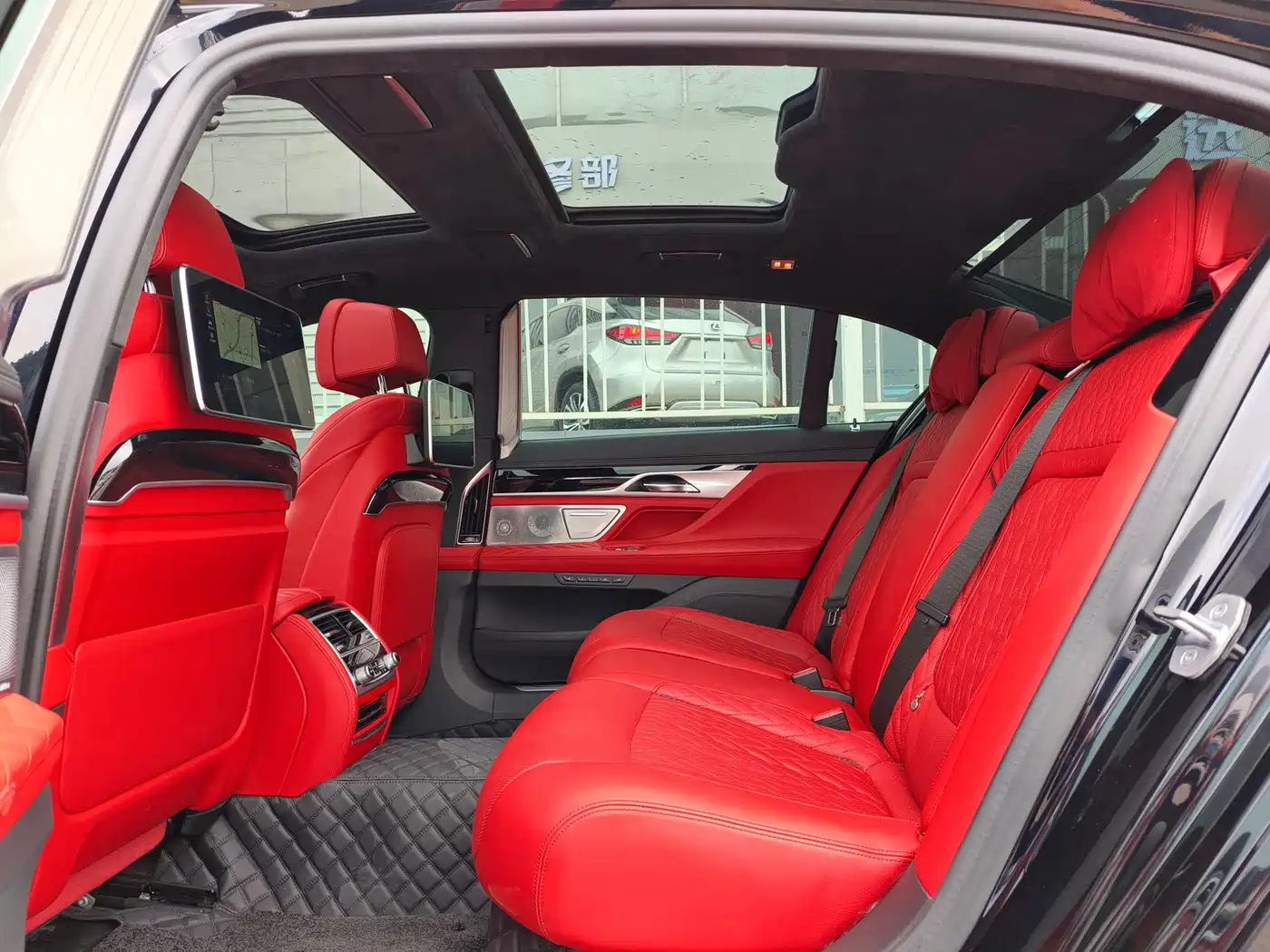 BMW 7 Series 2019 740Li xDrive Executive M Sport Package фото 8