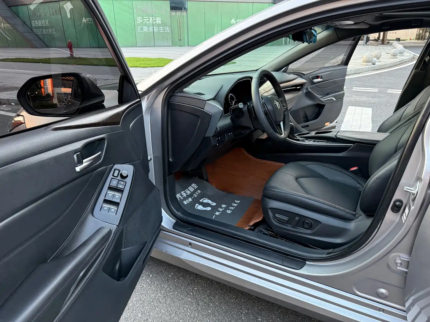 Photo 6 - Toyota Avalon