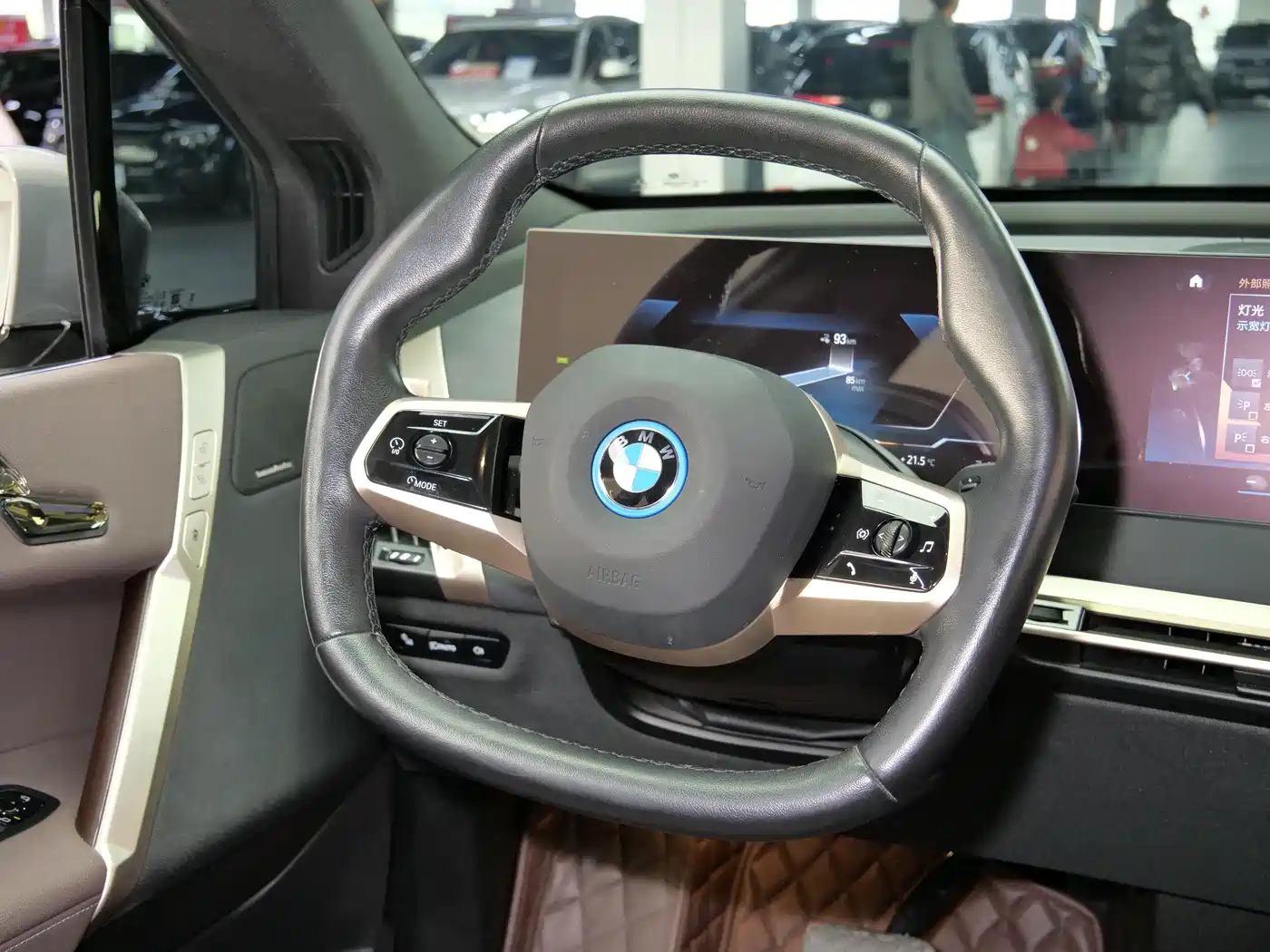 BMW iX 2022 xDrive40 фото 8