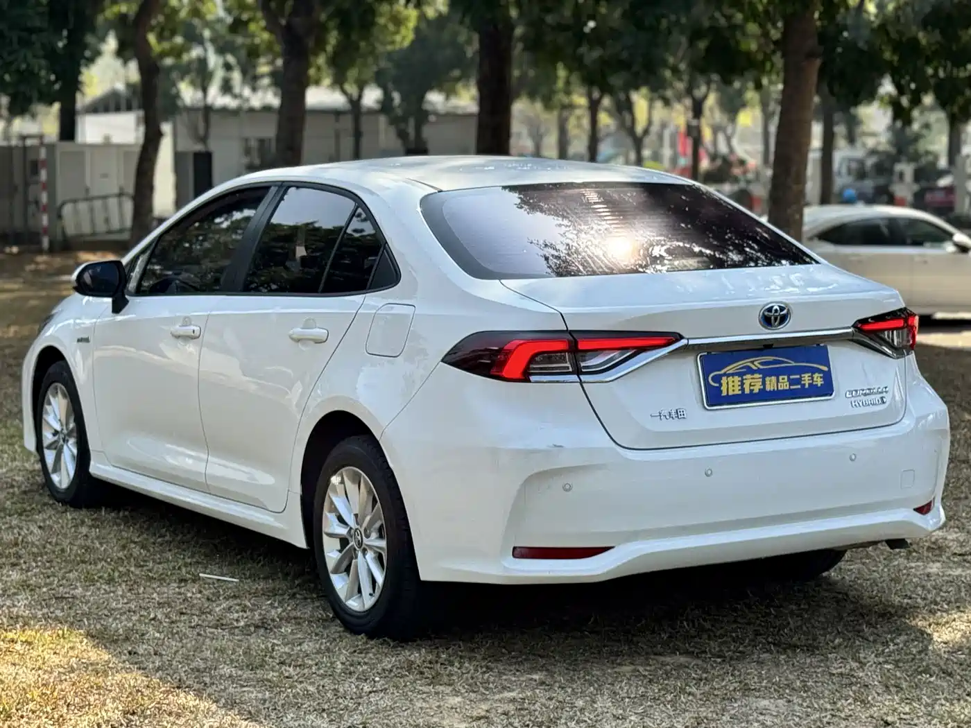 Toyota Corolla 2021 Hybrid 1.8L E-CVT Elite Edition фото 16