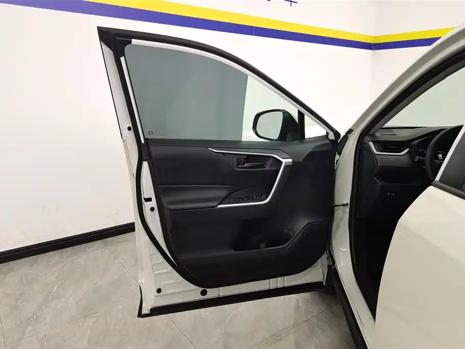 Toyota RAV4 Rongfang 2020 2.0L CVT 2WD Urban Edition фото 7
