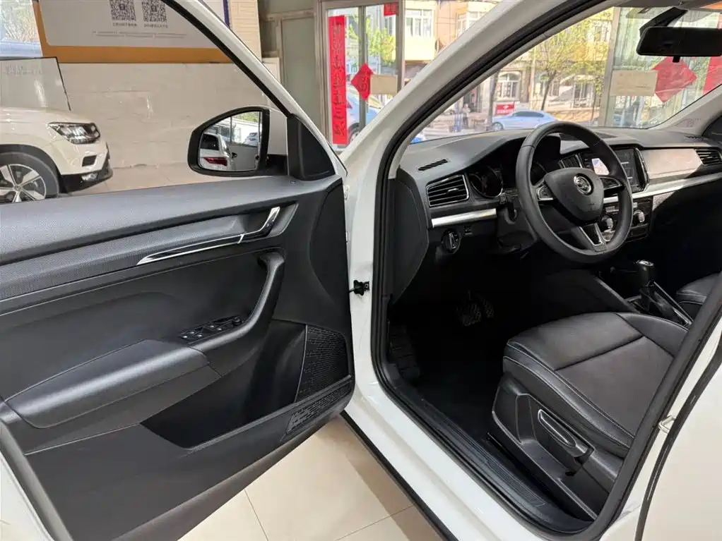 Škoda Kamiq 2022 1.5L Automatic Comfort Edition фото 8