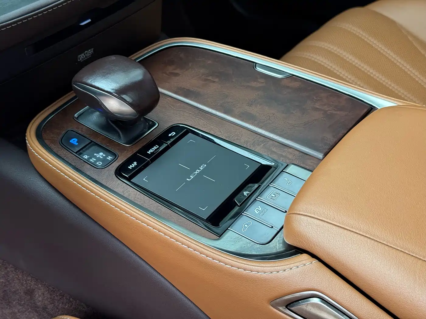 Lexus LS 2018 500h Executive Edition China VI фото 12