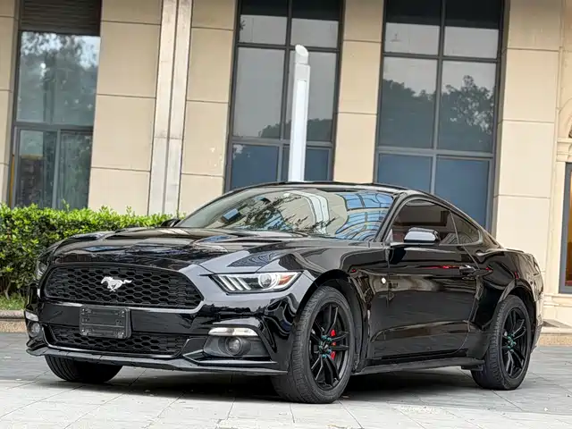 FORD MUSTANG