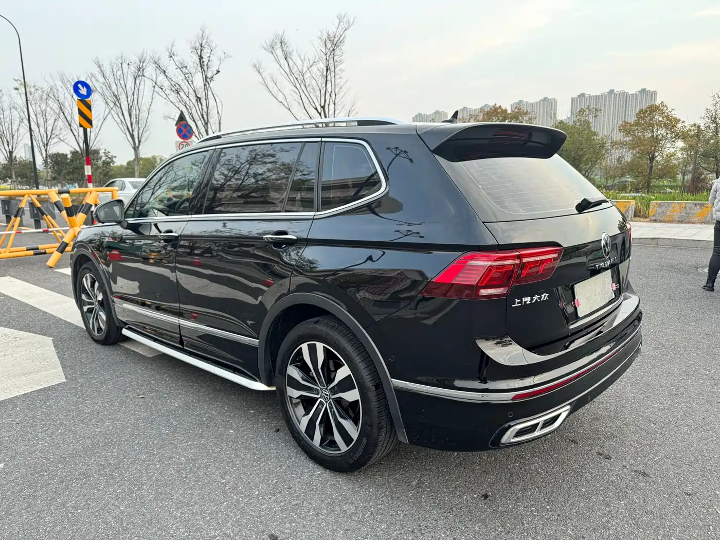 Volkswagen Tiguan L 2024 330TSI Automatic 2WD R-Line Premium Enjoyment Edition фото 5