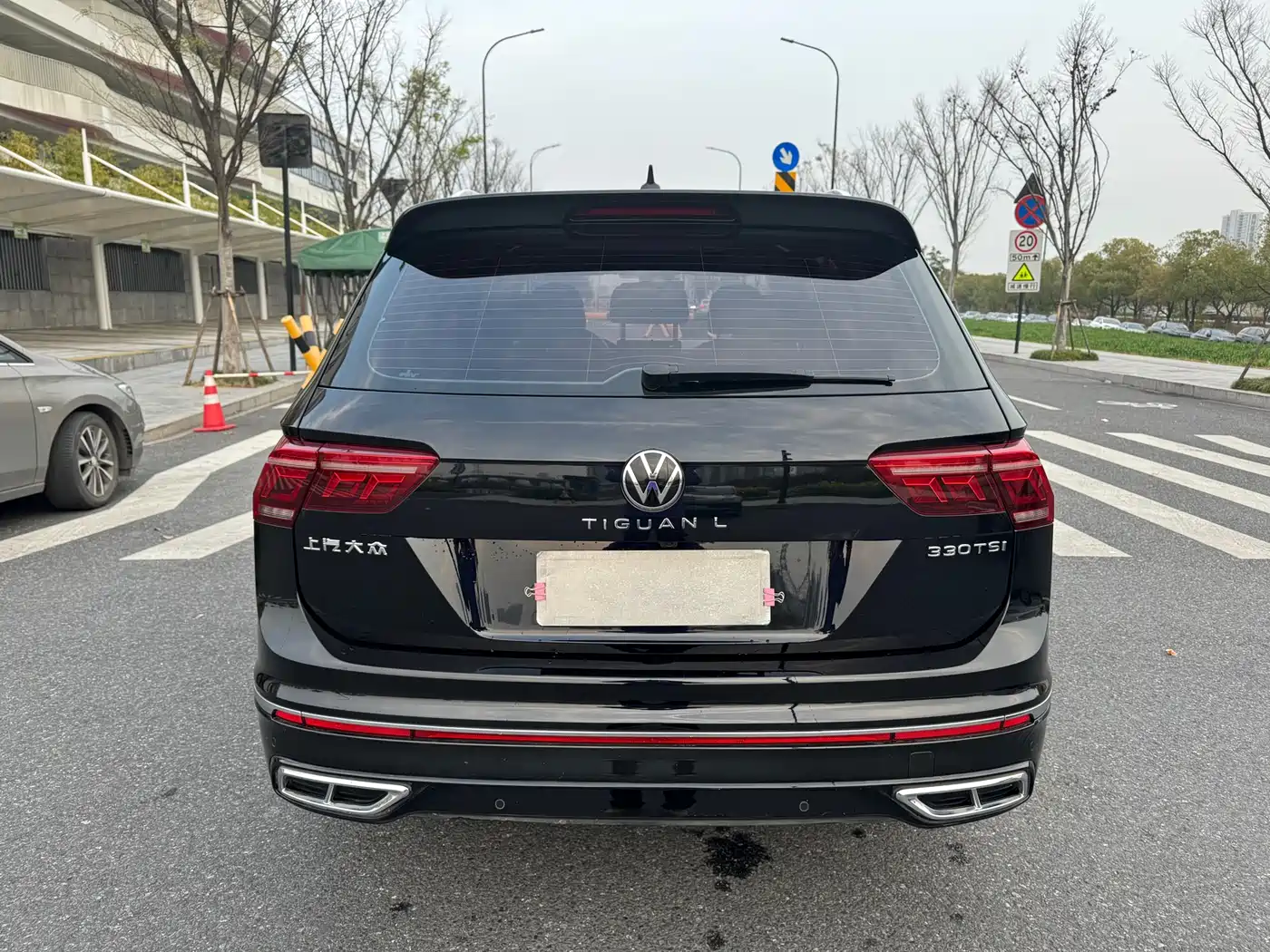 Volkswagen Tiguan L 2024 330TSI Automatic 2WD R-Line Premium Enjoyment Edition фото 6