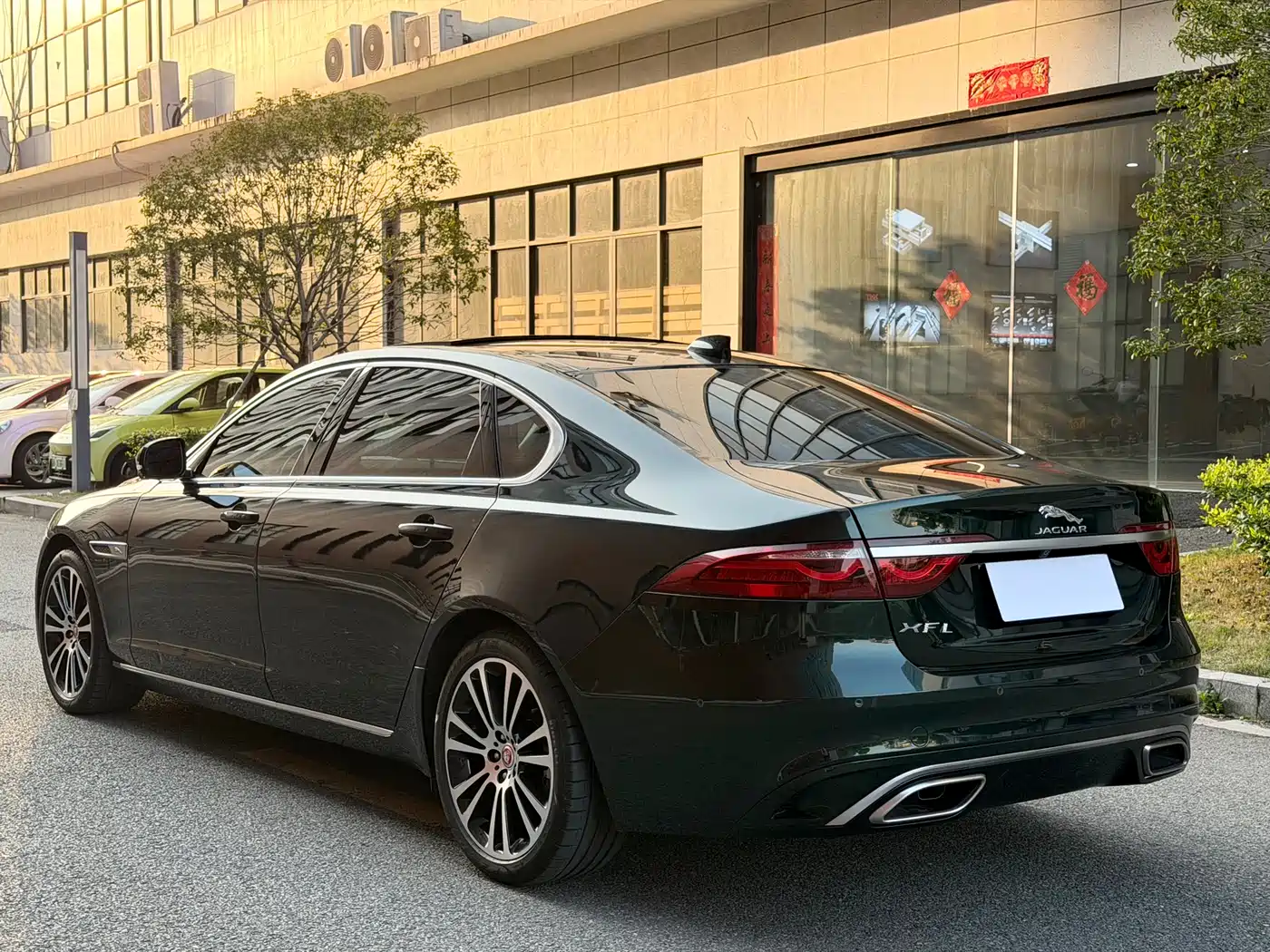 Jaguar XFL 2024 2.0T P250 2WD Premium Luxury фото 18