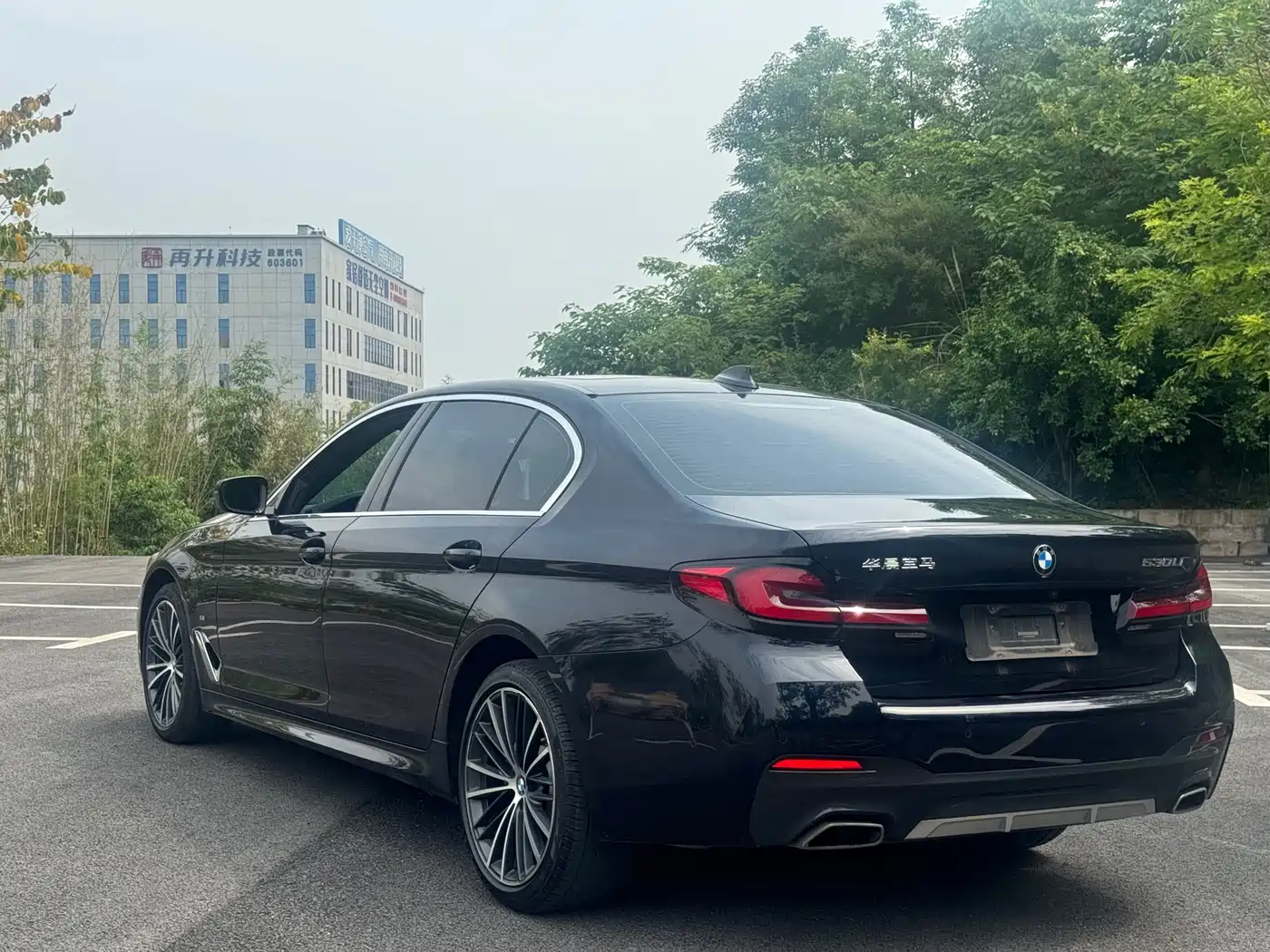 BMW 5 Series 2022 530Li Leading M Sport Package фото 5