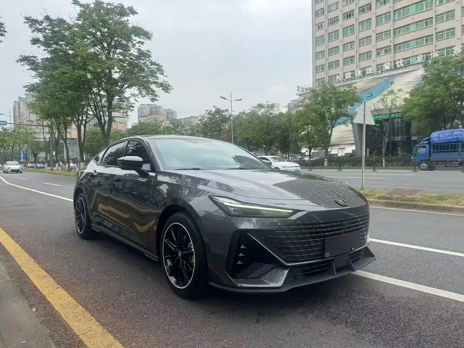 Фото 3 - Changan UNI-V