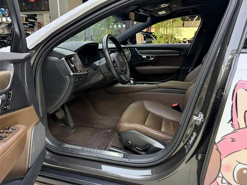 Фото 7 - Volvo V90
