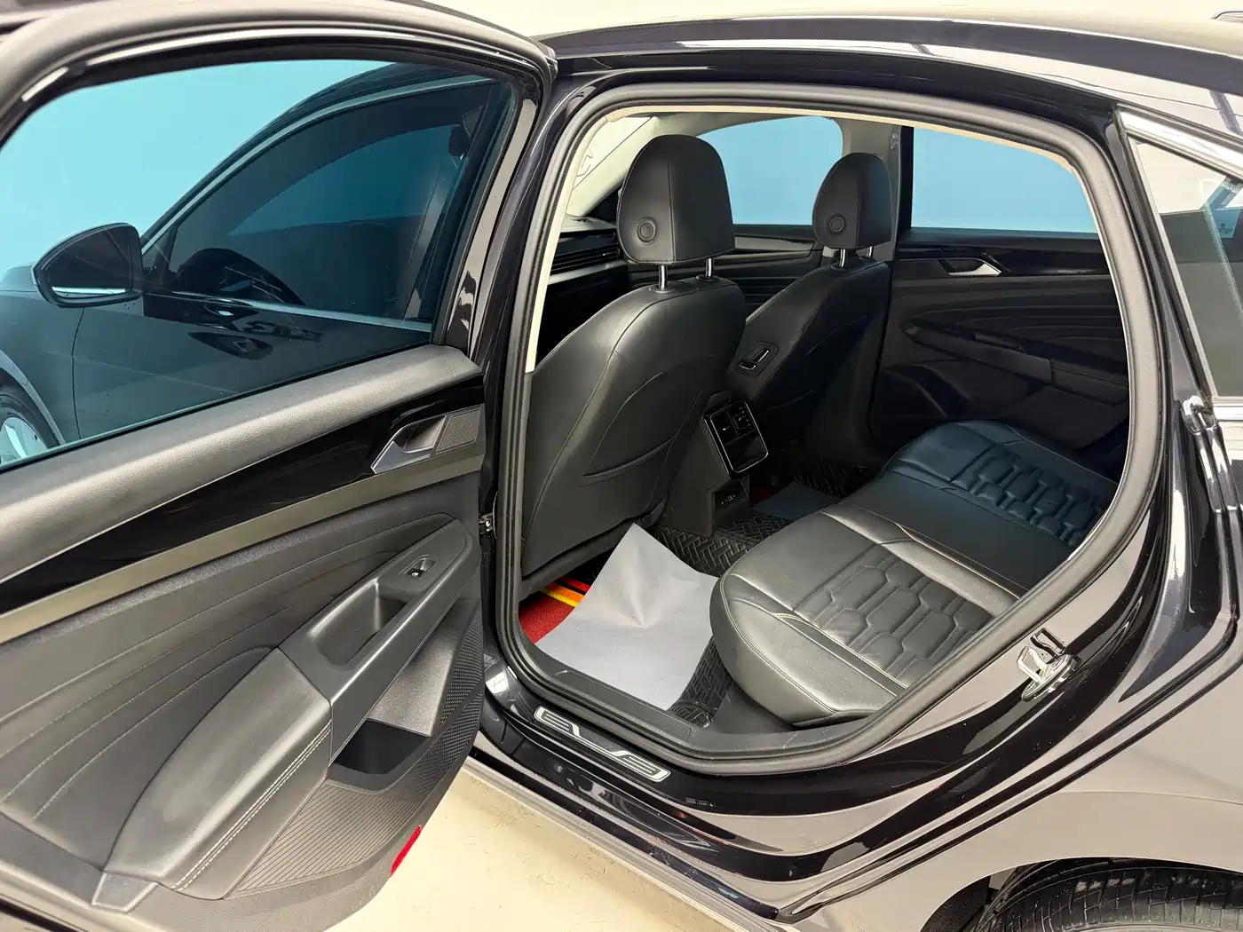 Volkswagen Passat 2021 Model 330TSI Elite Edition фото 12