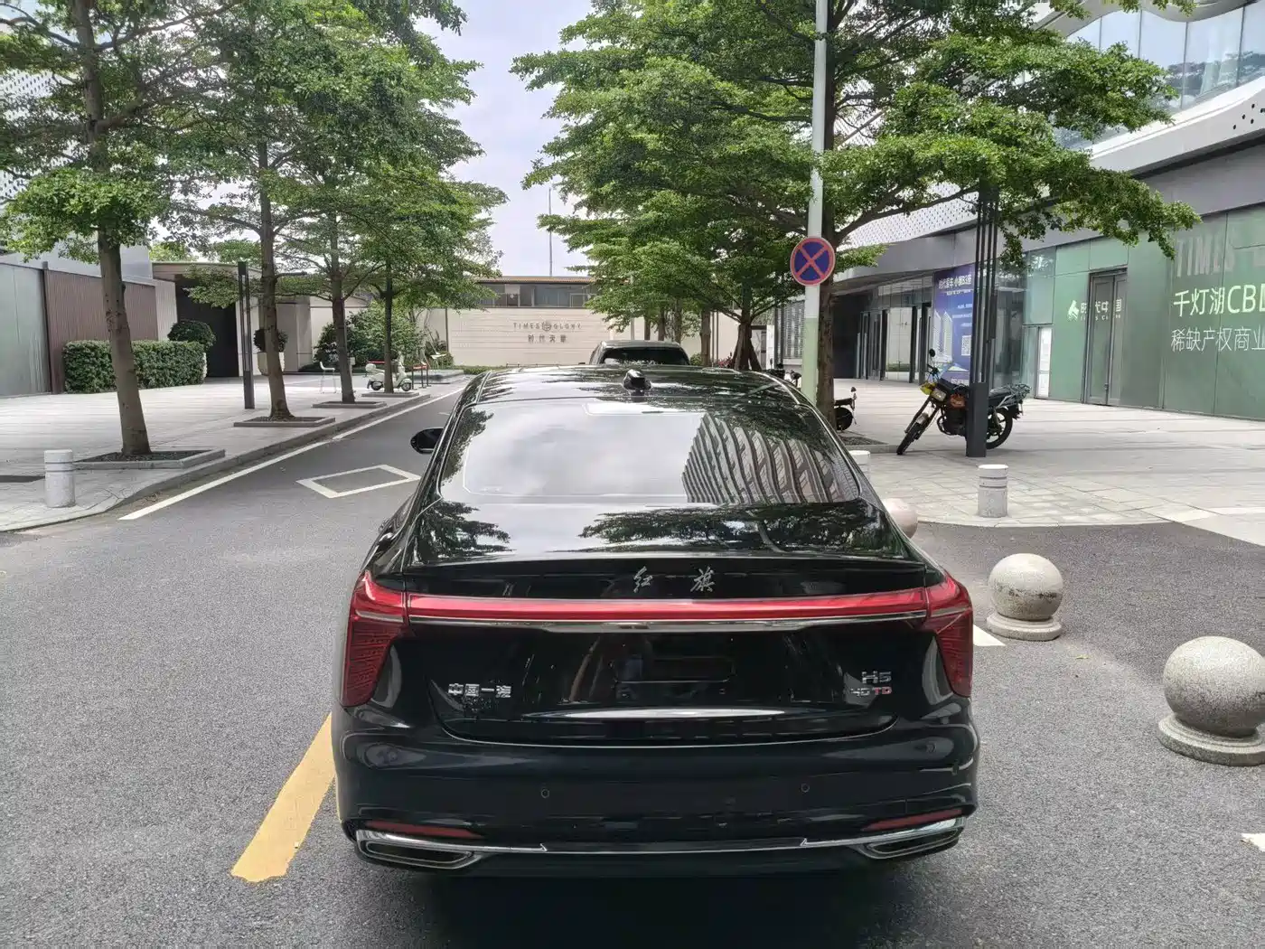Фото 9 - Hongqi H5