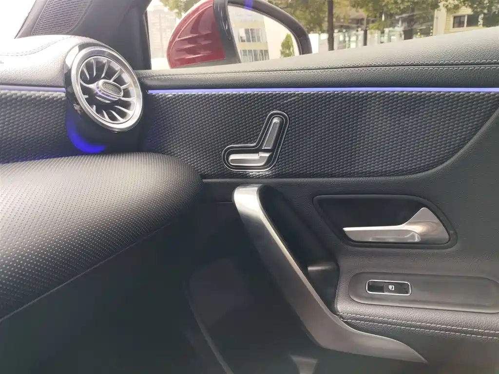 Mercedes-Benz A-Class 2019 A 200 L Sport Sedan фото 17
