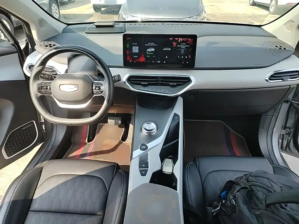 Фото 10 - Geely Geometry C