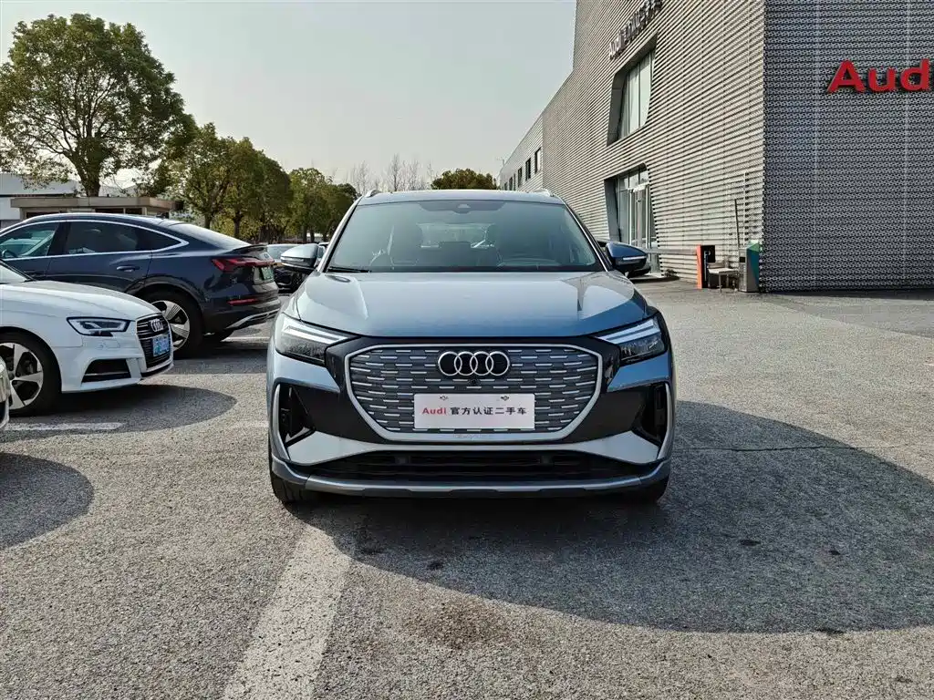 AUDI Q4 E TRON