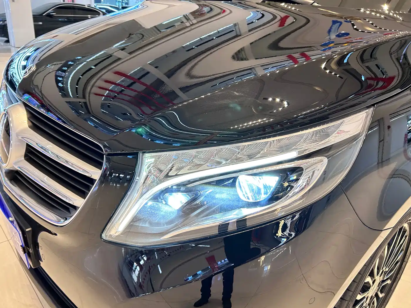 Mercedes-Benz V-Class 2018 V 260 L Premium Long Wheelbase Edition China VI фото 8