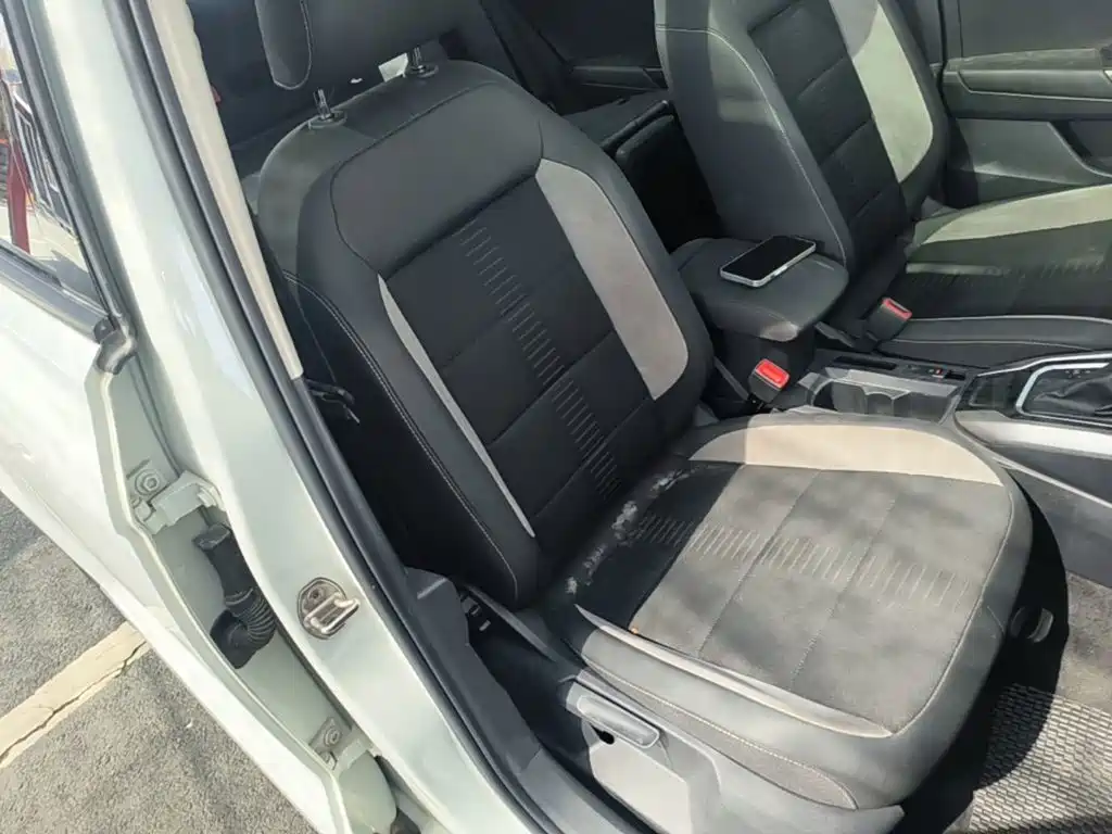 Фото 25 - Volkswagen T-ROC