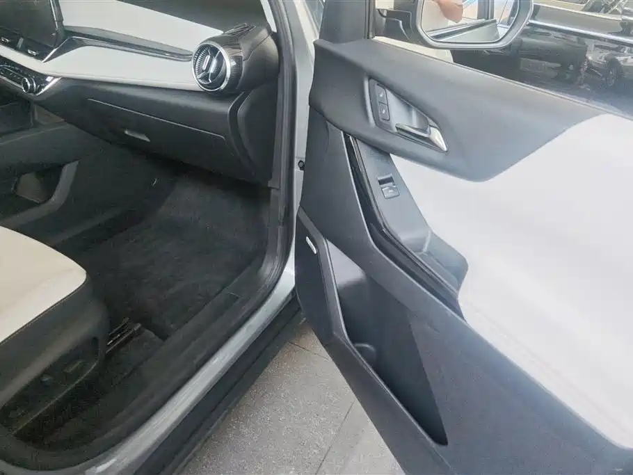 Chevrolet Equinox Plus 2024 155km ACTIV Ultimate Edition фото 8