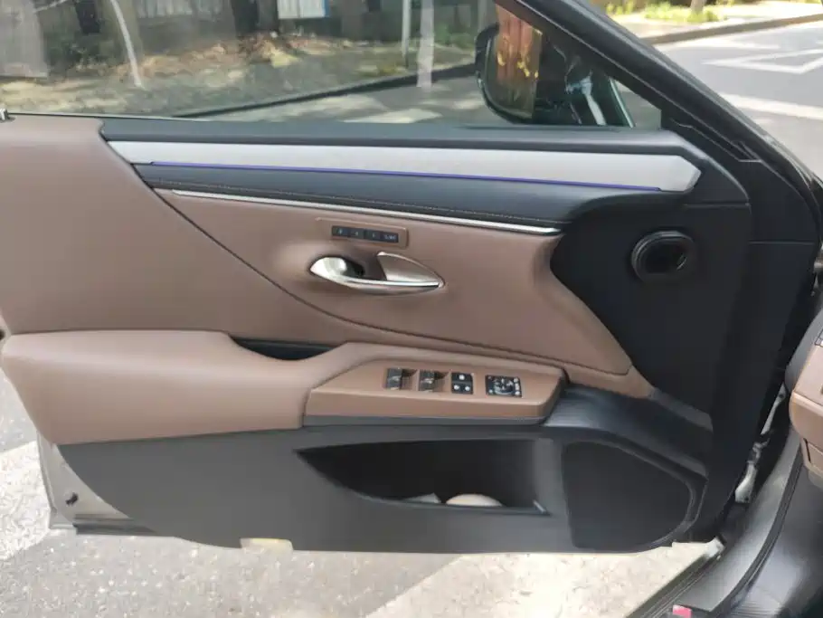 Lexus ES 2025 2025 200 Ultimate Edition