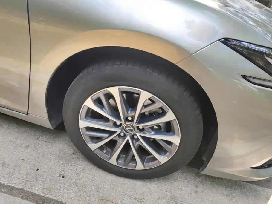 Lexus ES 2025 2025 200 Ultimate Edition