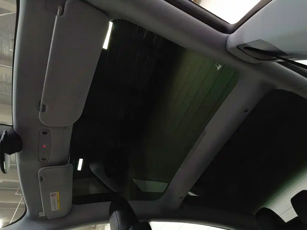 Tesla Model 3 2026 2025 Model Year Facelift Rear-Wheel Drive