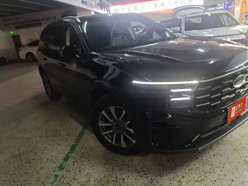 2025 Ford Edge