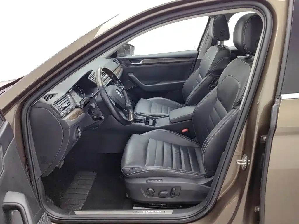 Photo 10 - Škoda Superb