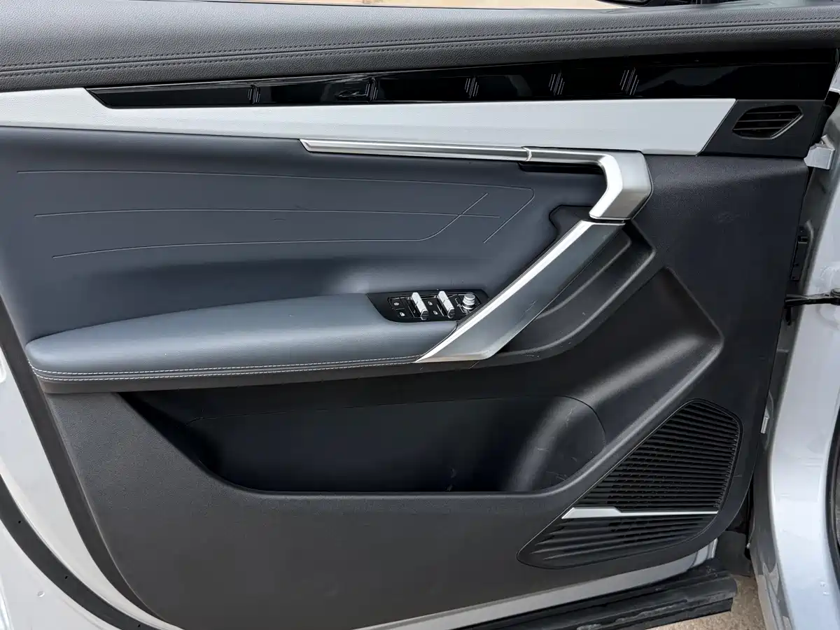 Фото 4 - Geely Boyue L