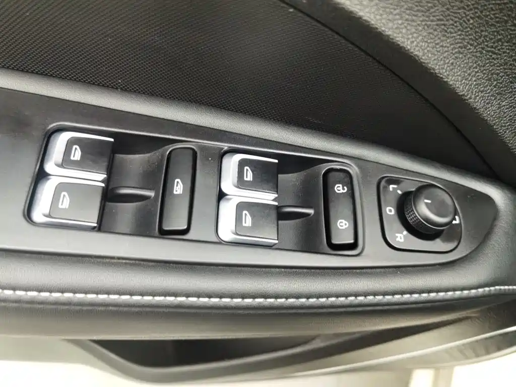 Фото 9 - Geely Emgrand