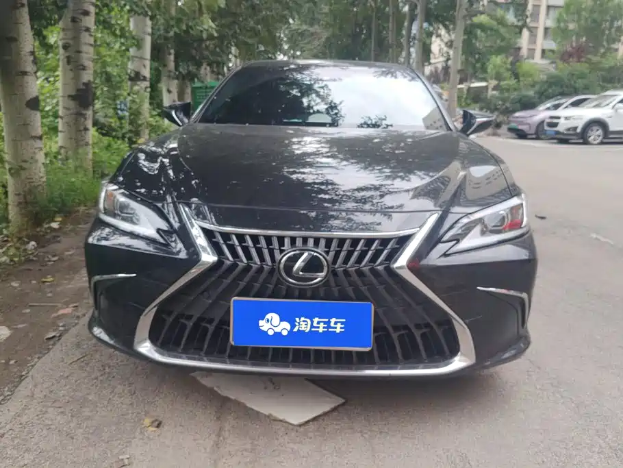Фото 2 - Lexus ES