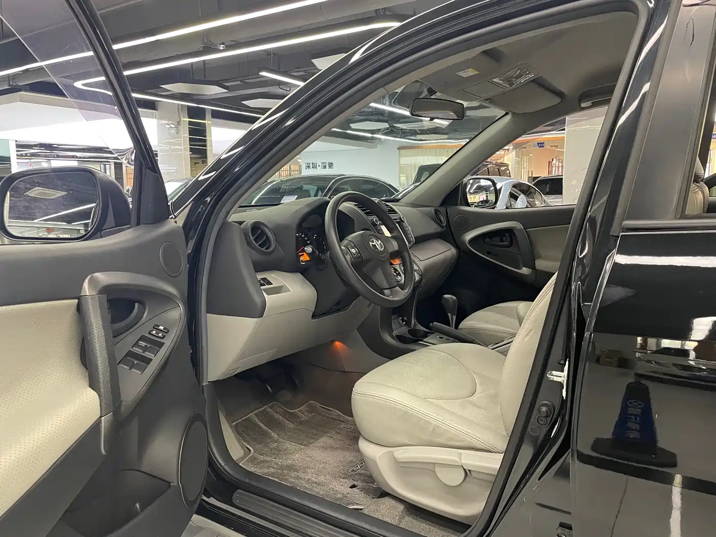 Toyota RAV4 Rongfang 2009 2.0L Automatic Classic Edition фото 6