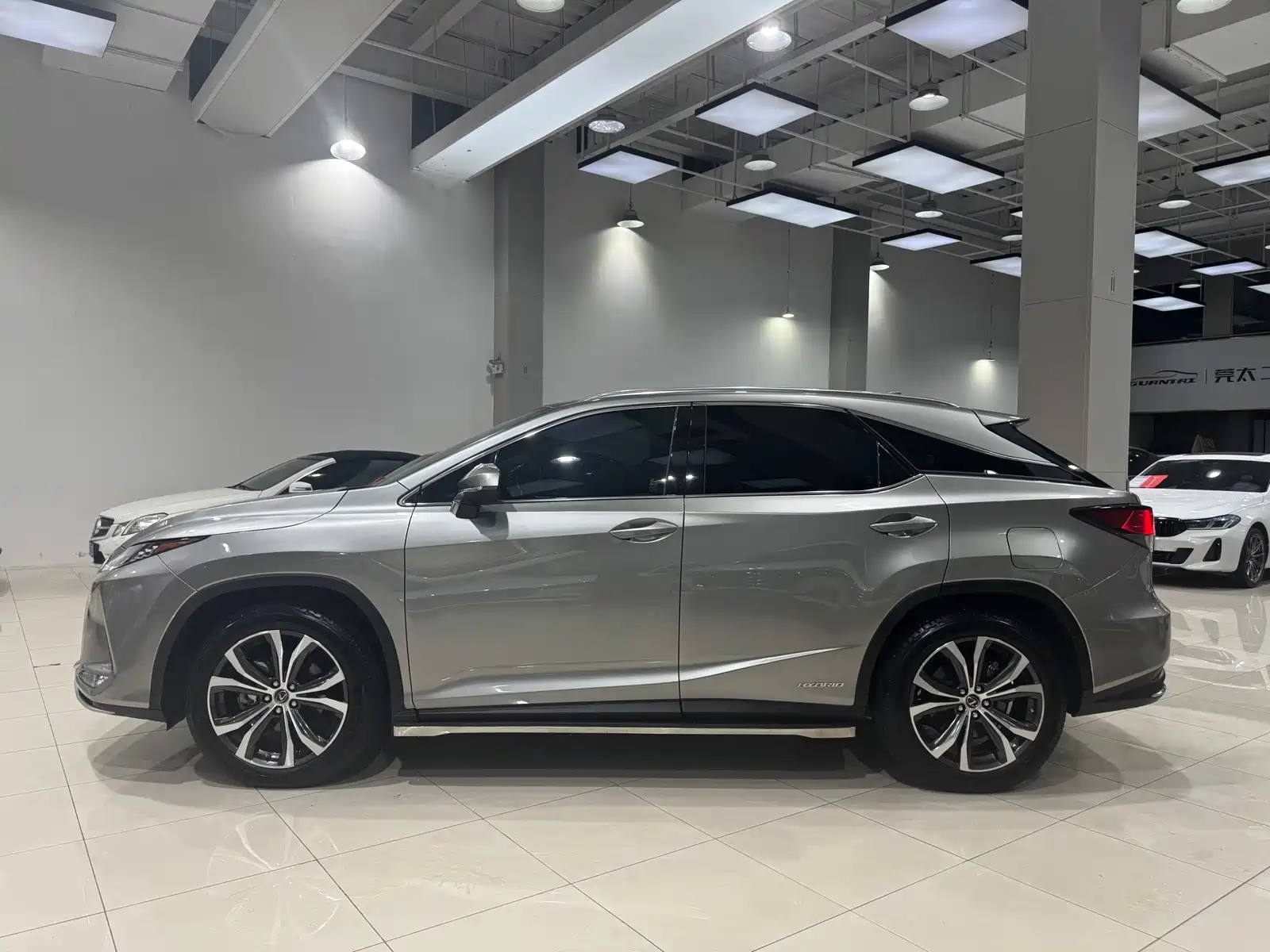 Фото 8 - Lexus RX