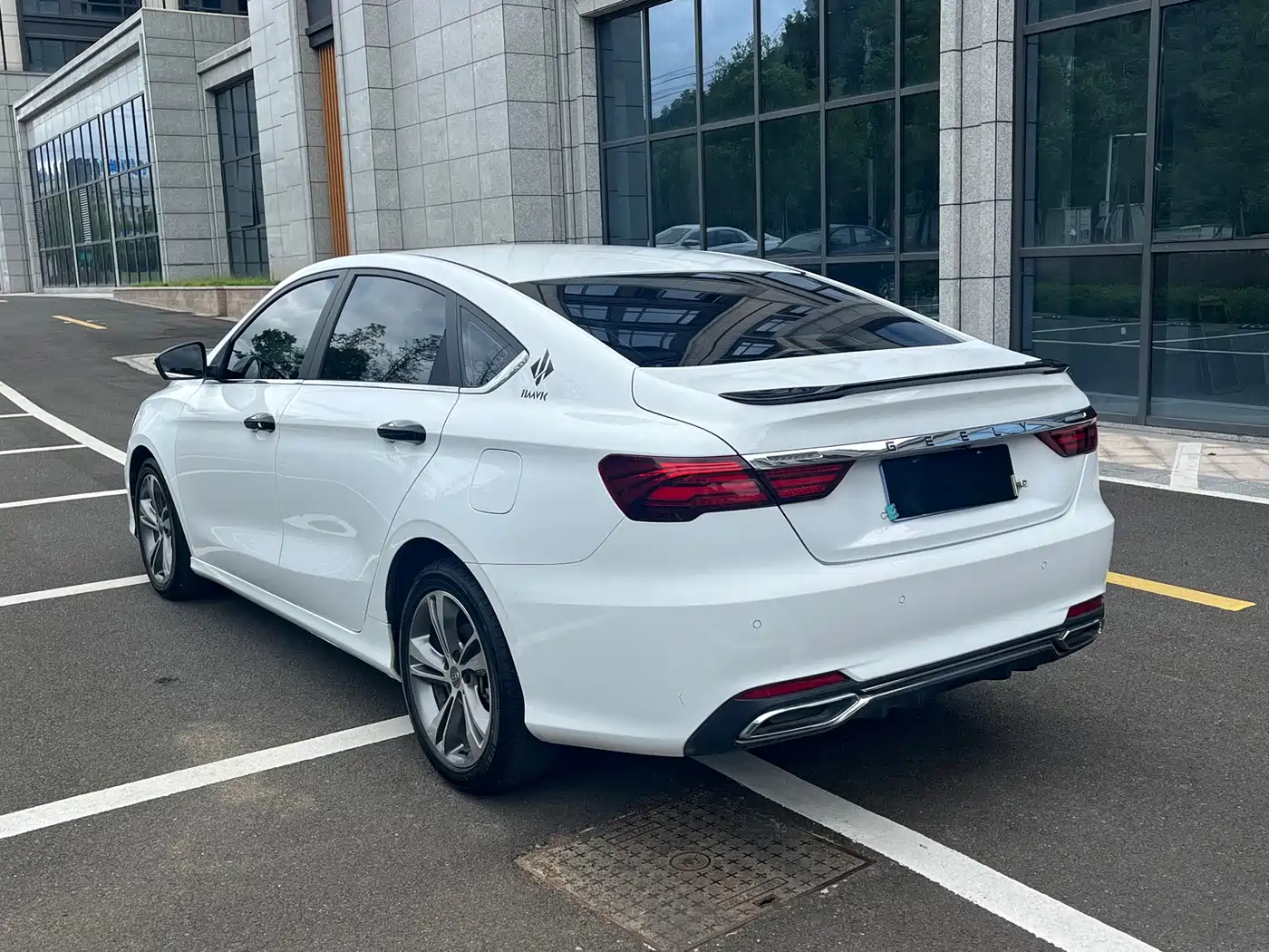 Фото 4 - Geely Binrui