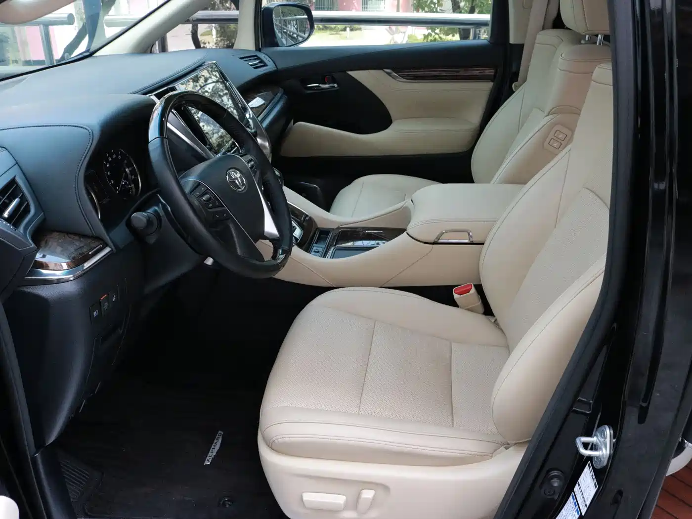 Toyota Alphard 2021 Hybrid 2.5L Luxury фото 6