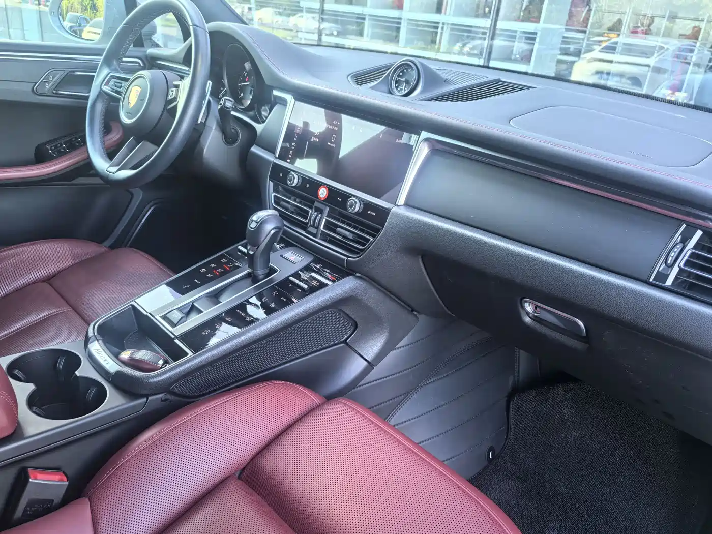 Porsche Macan 2024 Macan 2.0T фото 2