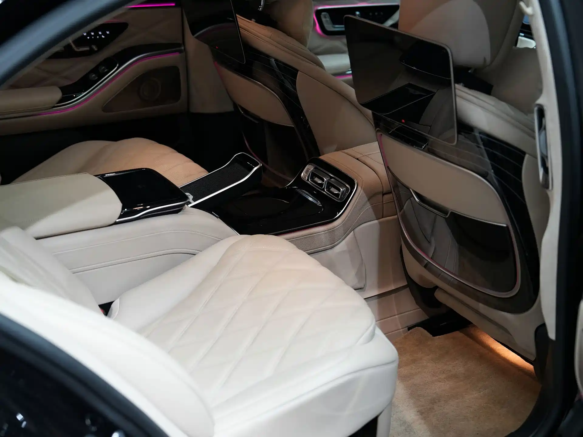 Фото 22 - Mercedes-Benz S-Class