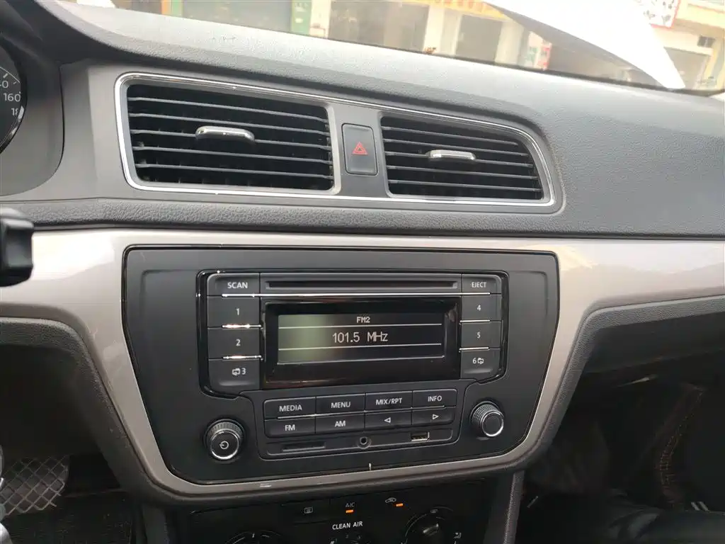 Volkswagen Lavida 2017 1.6L Automatic Trend Edition фото 9