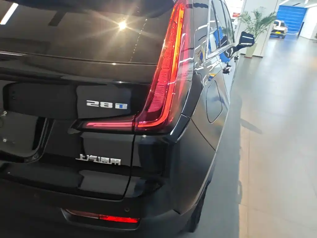 Фото 8 - Cadillac XT4